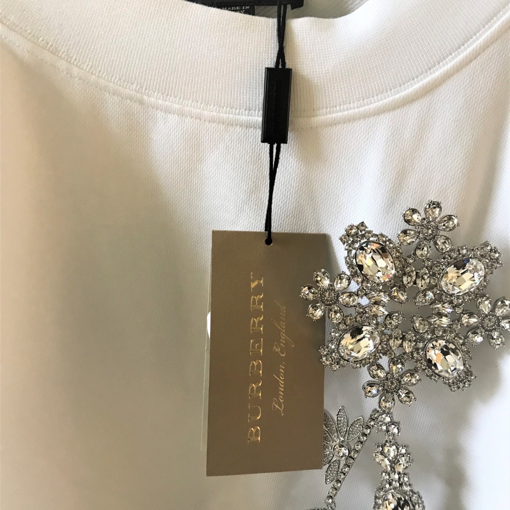 🎉HP🎉NWT$995 Burberry Sweatshirt w/Crystal Brooch - Picture 7 of 8